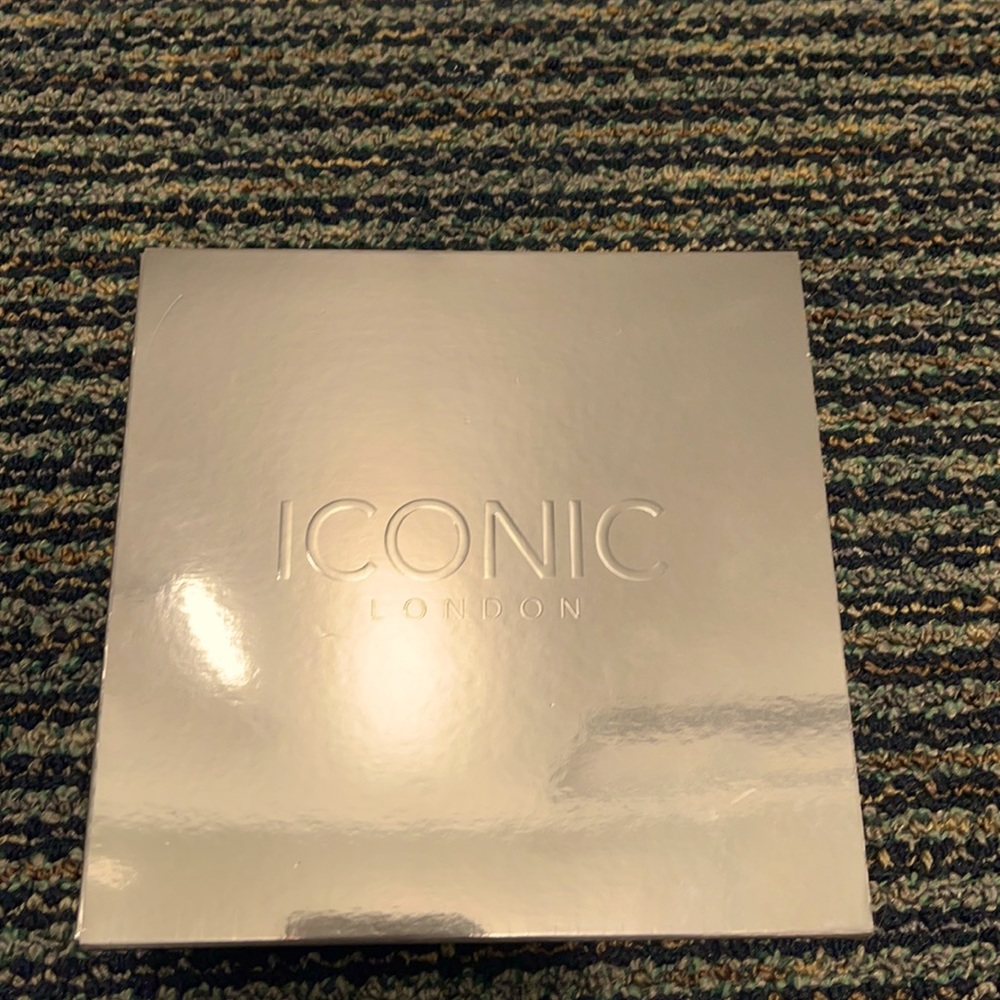 Iconic London Sunset to Sunrise eyeshadow palette